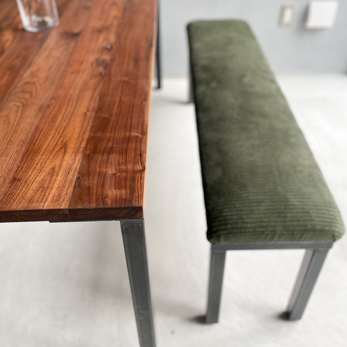 ダイニングテーブル