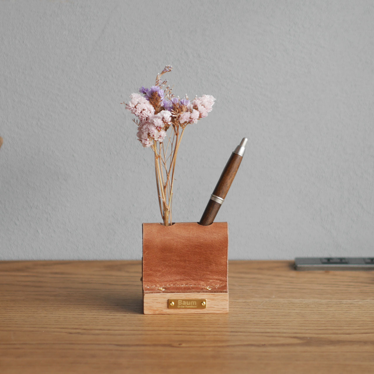 Leather Muku Pen Stand