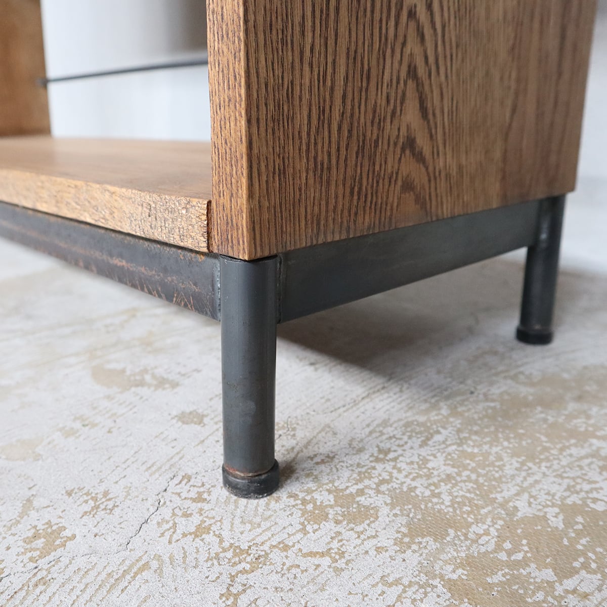 マガジンラック、シェルフ