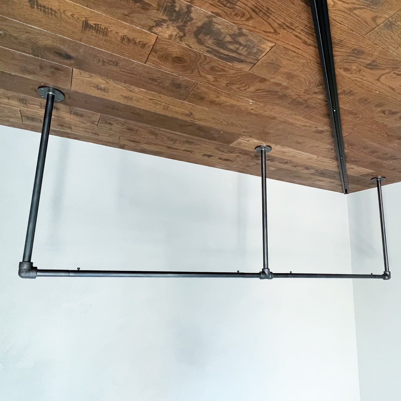 ハンガーパイプ、ハンガーバー