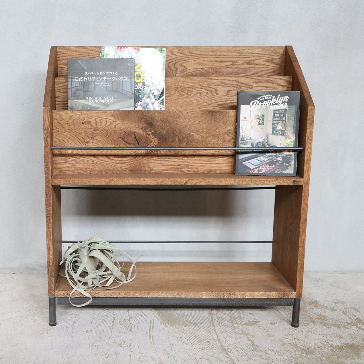 マガジンラック、シェルフ