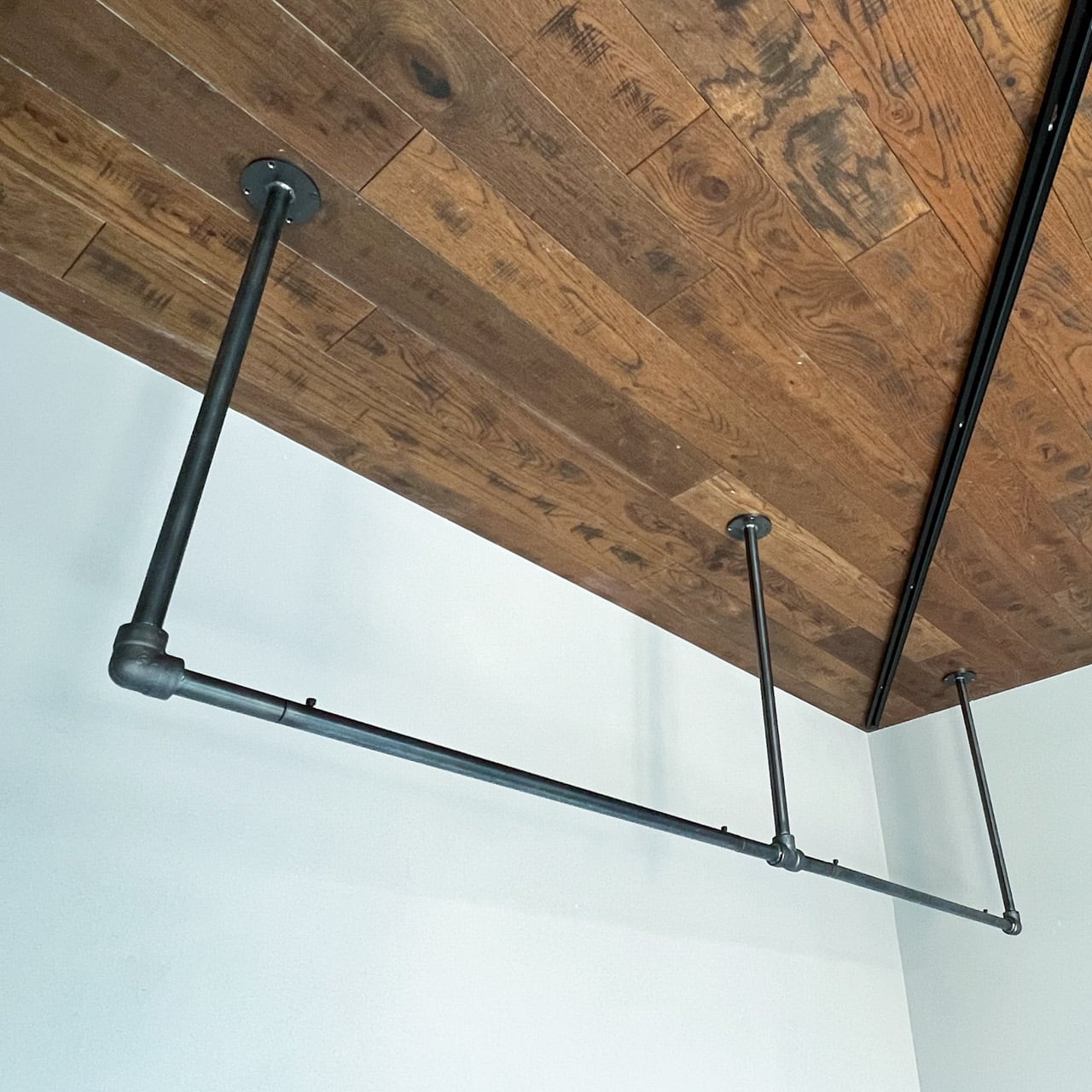 ハンガーパイプ、ハンガーバー