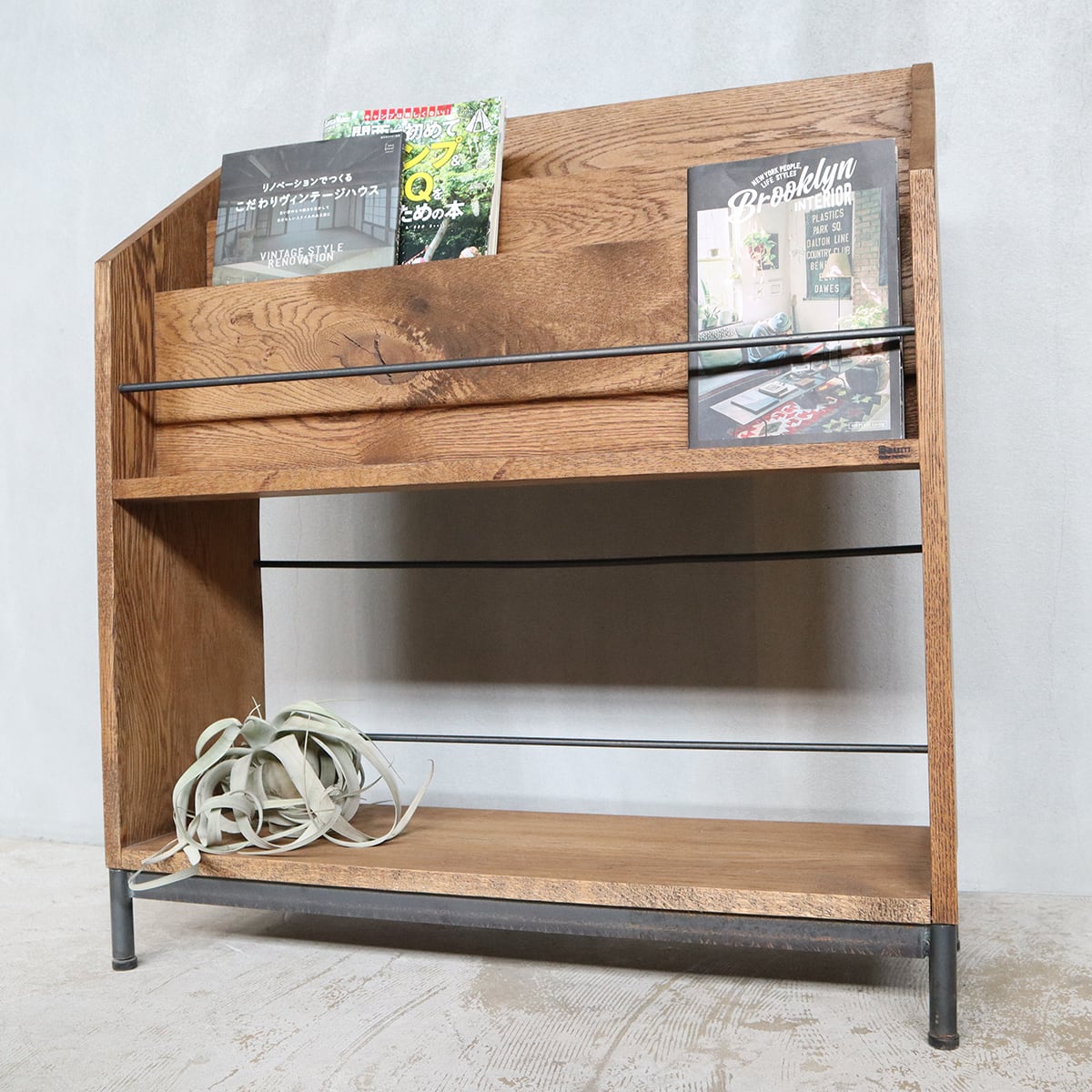 マガジンラック、シェルフ