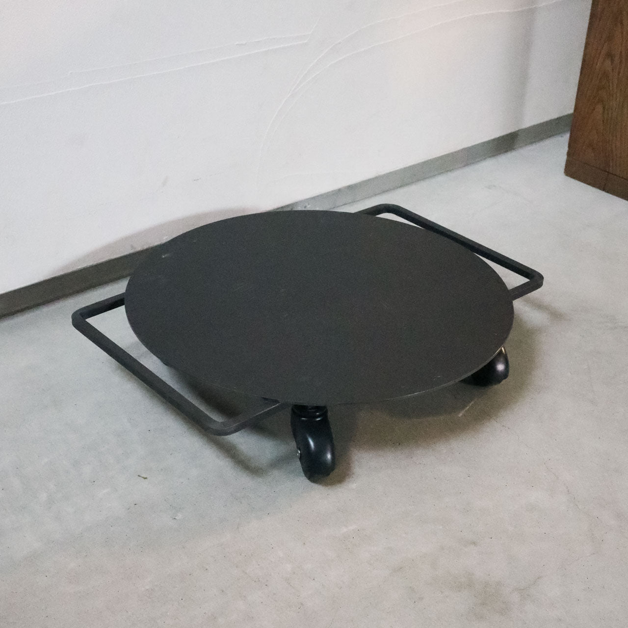 スクエアアイアンプレート台車 斜めから