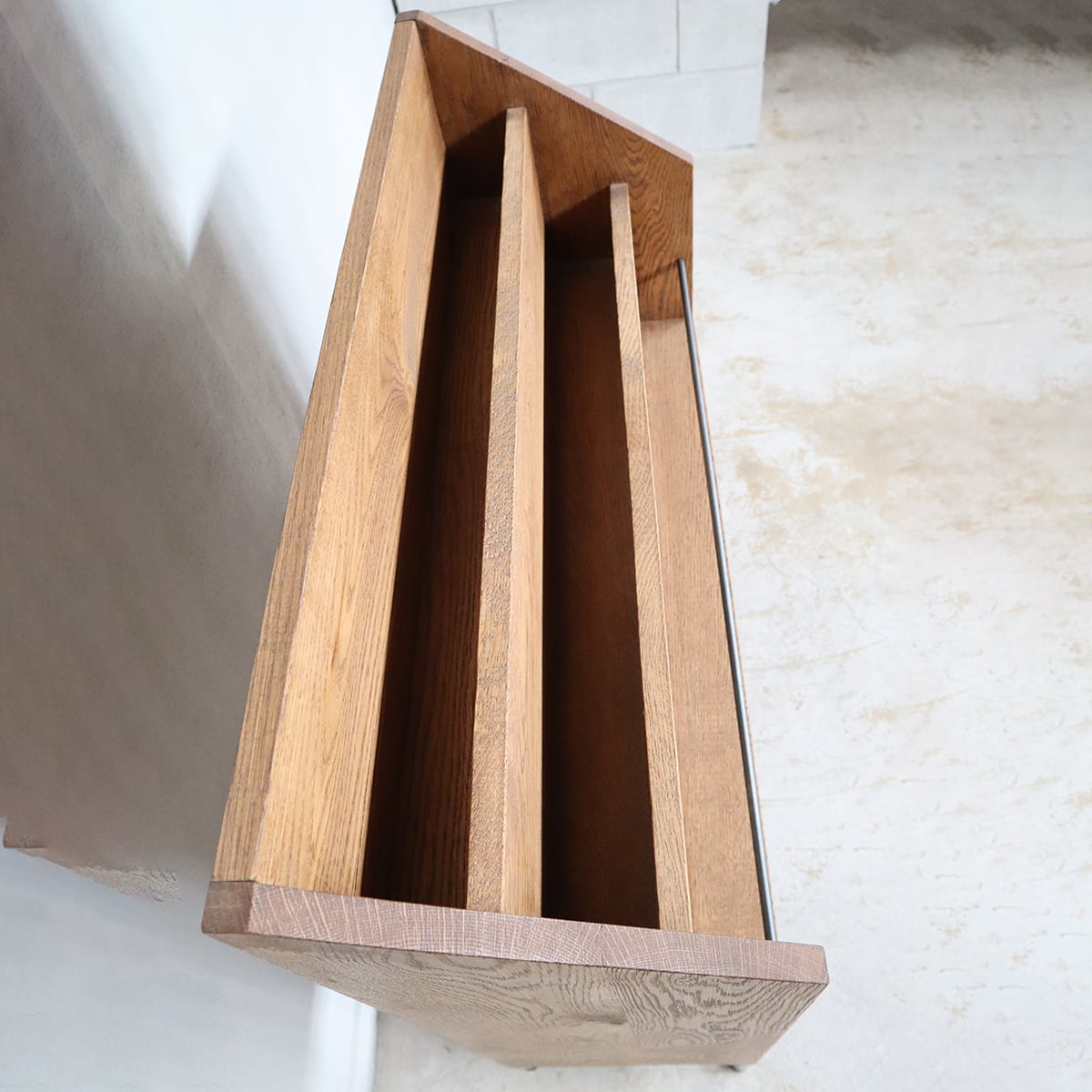 マガジンラック、シェルフ