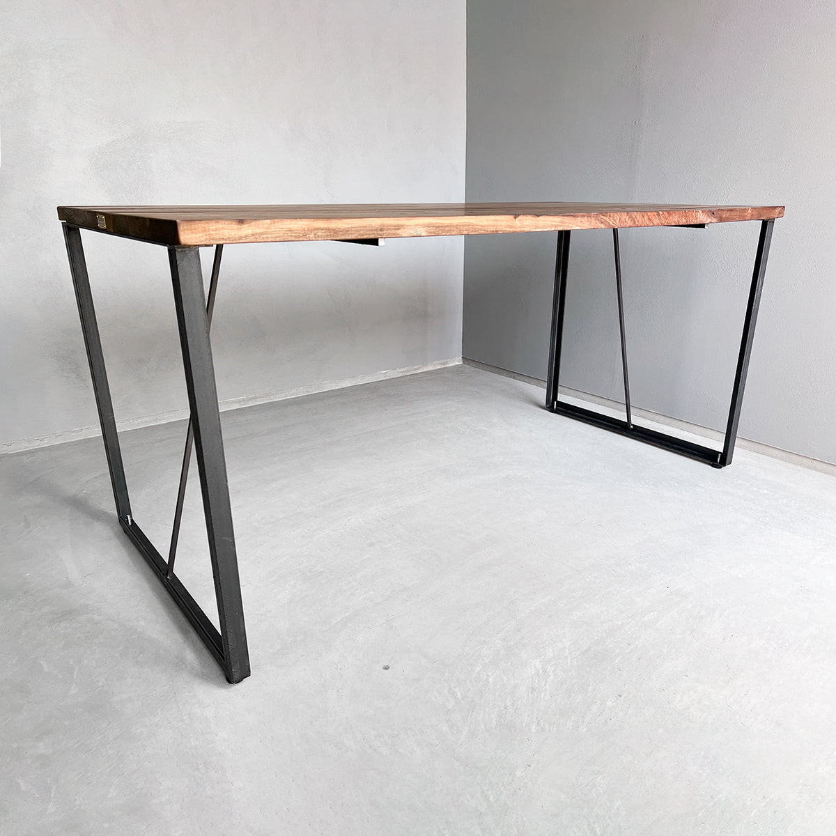 アイアンレッグ、アイアン脚