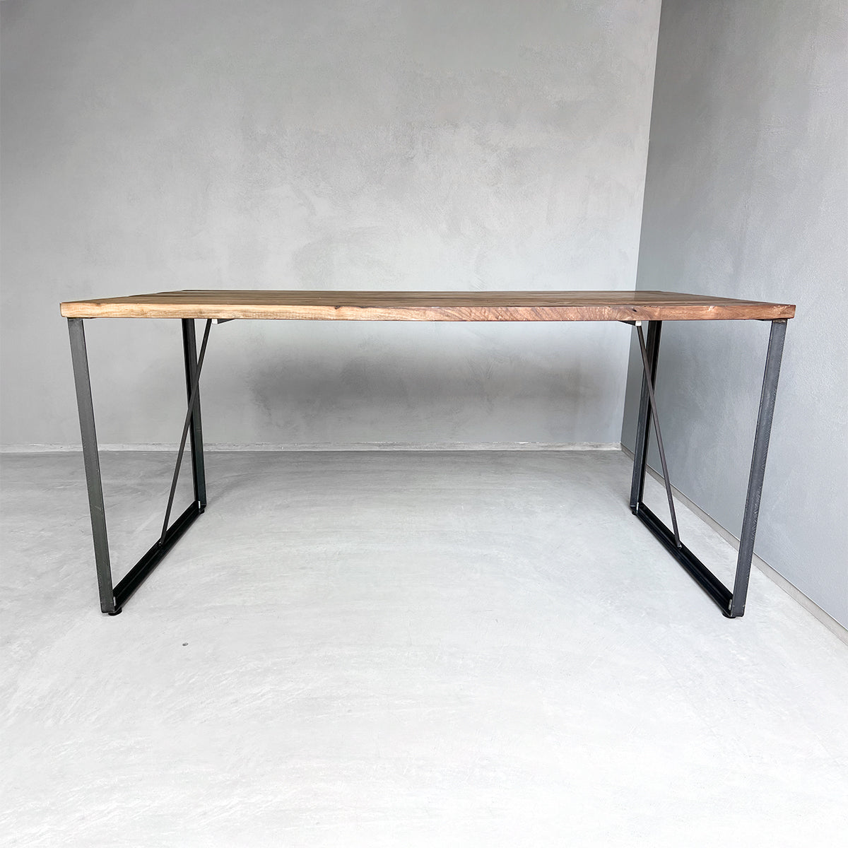 アイアンレッグ、アイアン脚