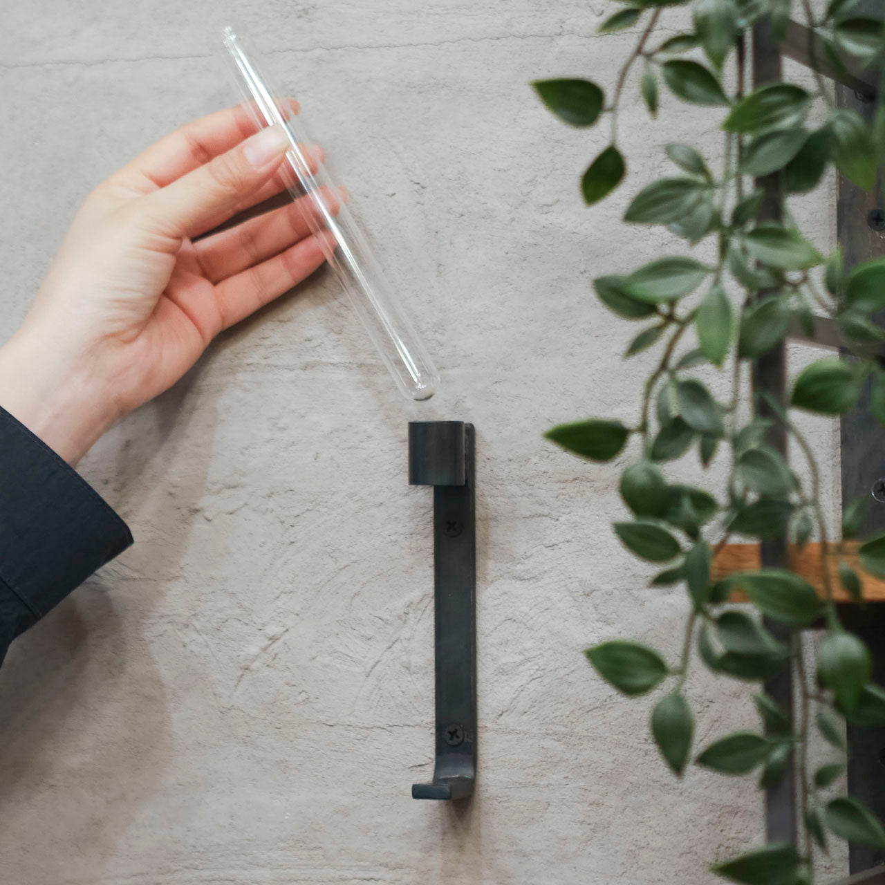 アイアンの一輪挿し