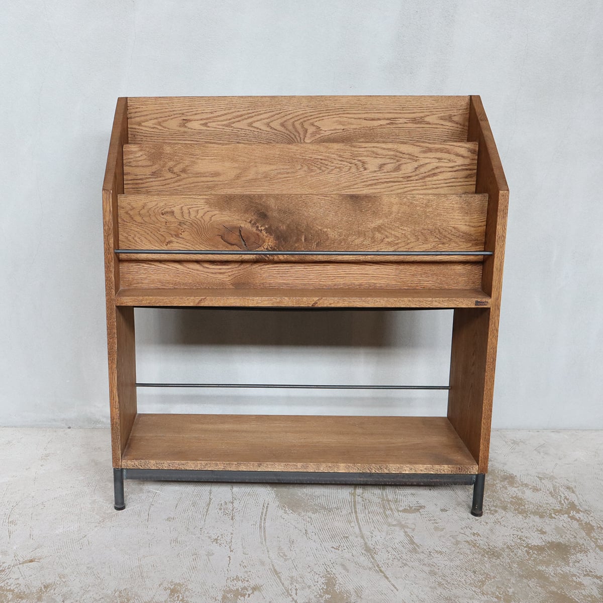 マガジンラック、シェルフ