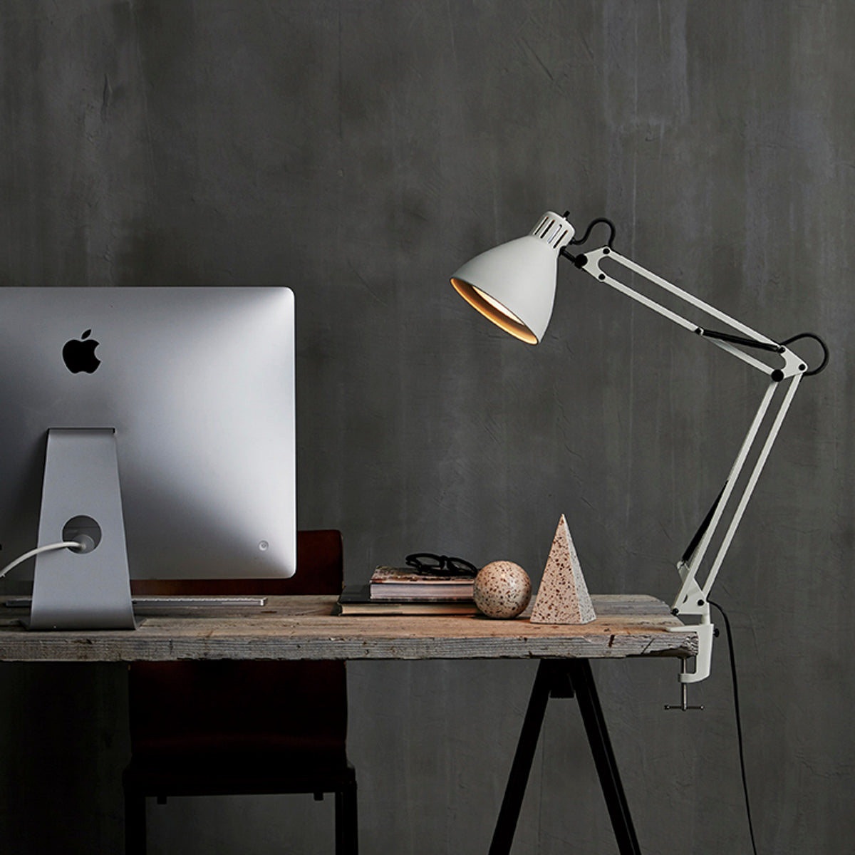 REACTOR DESK ARM LIGHT | ARTWORKSTUDIO