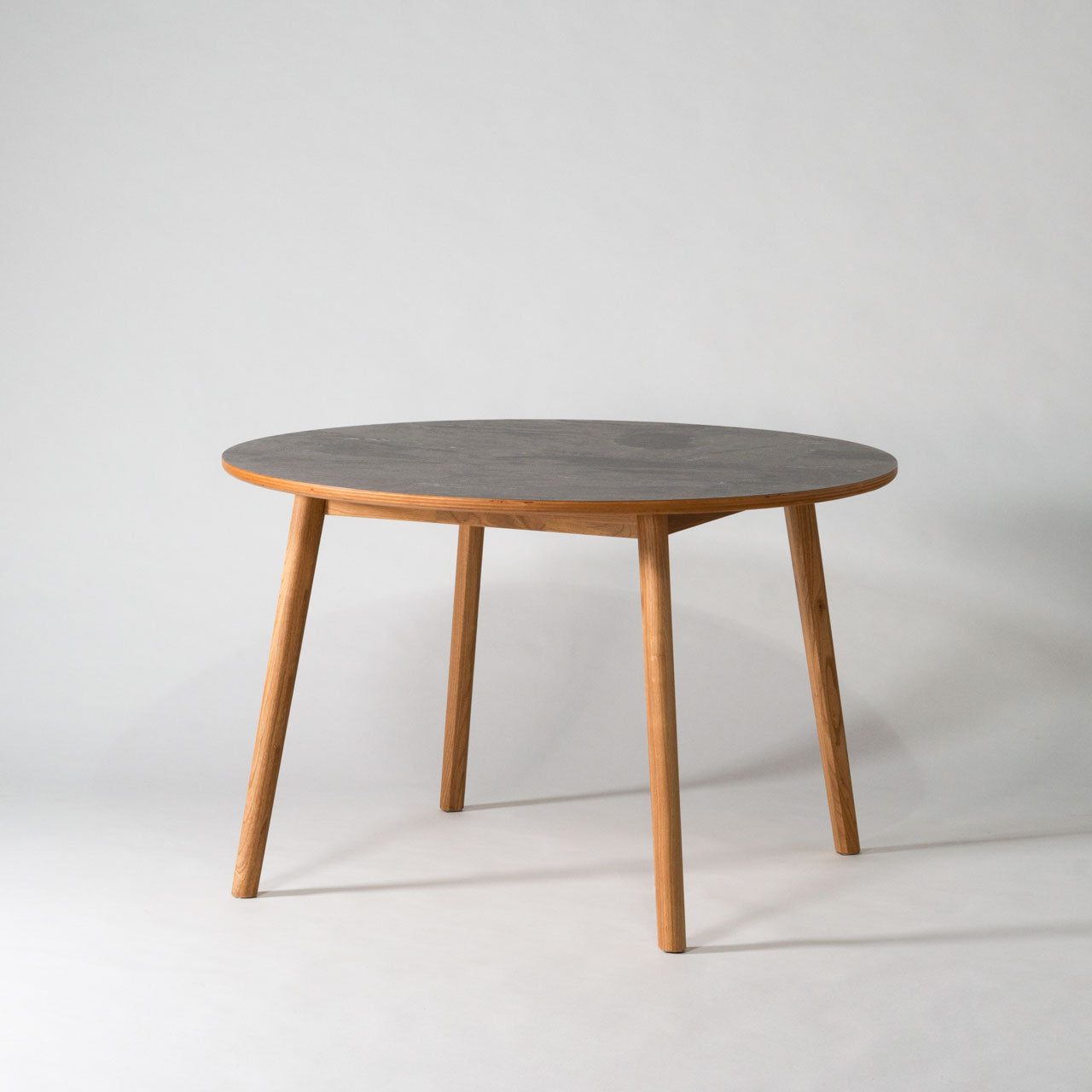 Artique Round Table ダイニングテーブル ラウンドテーブル テーブル デスク モルタル調 天然木 スンカイ材 リビング カフェ サロン 店舗 家具