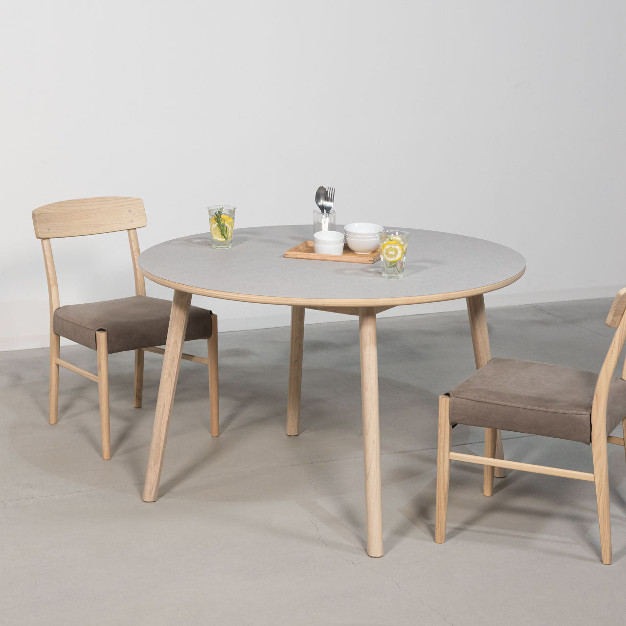 Artique Round Table ダイニングテーブル ラウンドテーブル テーブル デスク モルタル調 天然木 スンカイ材 リビング カフェ サロン 店舗 家具