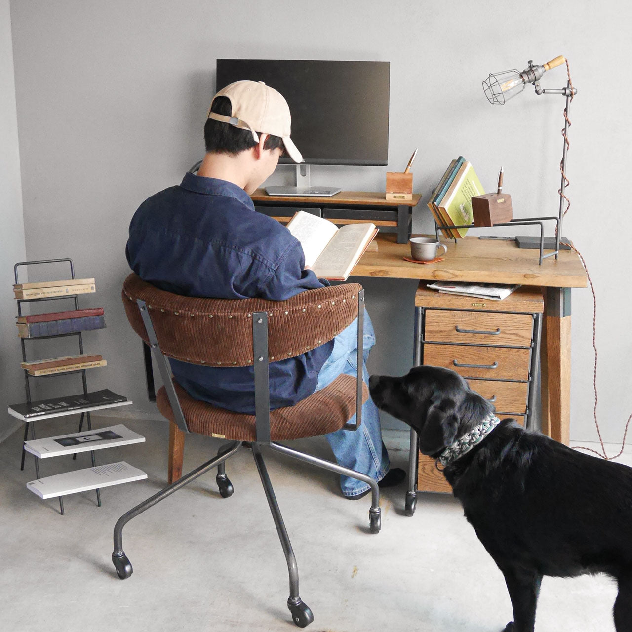 無垢材ヘッドフォンスタンド | オーダーメイドのアイアン家具を中心に