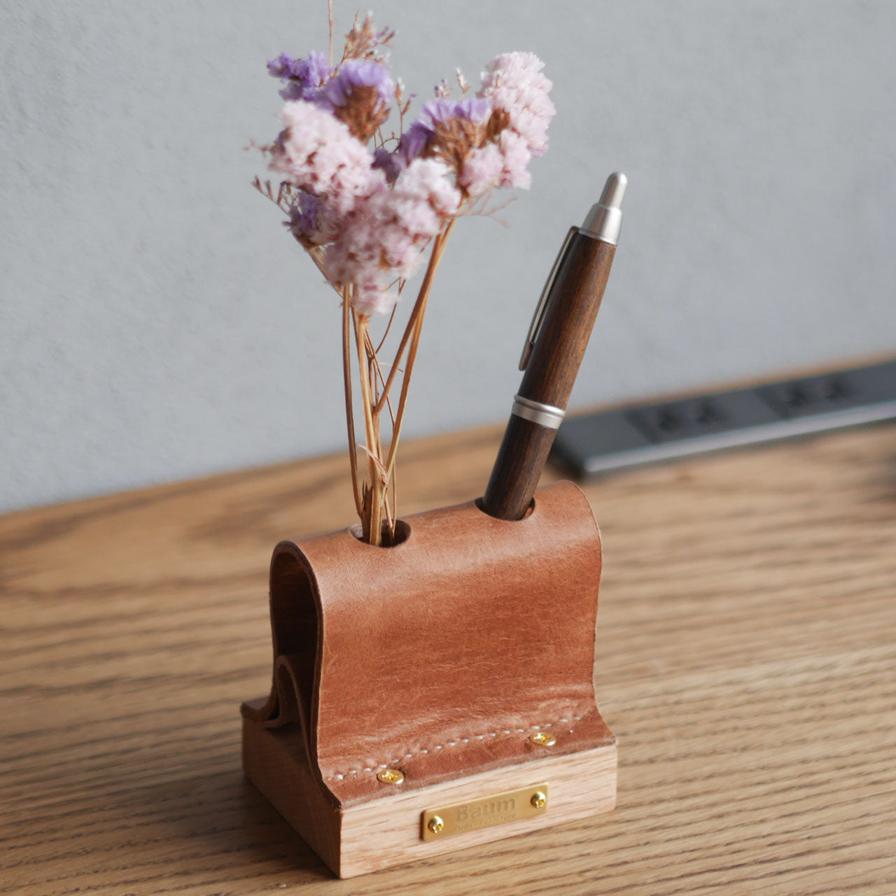 Leather Muku Pen Stand