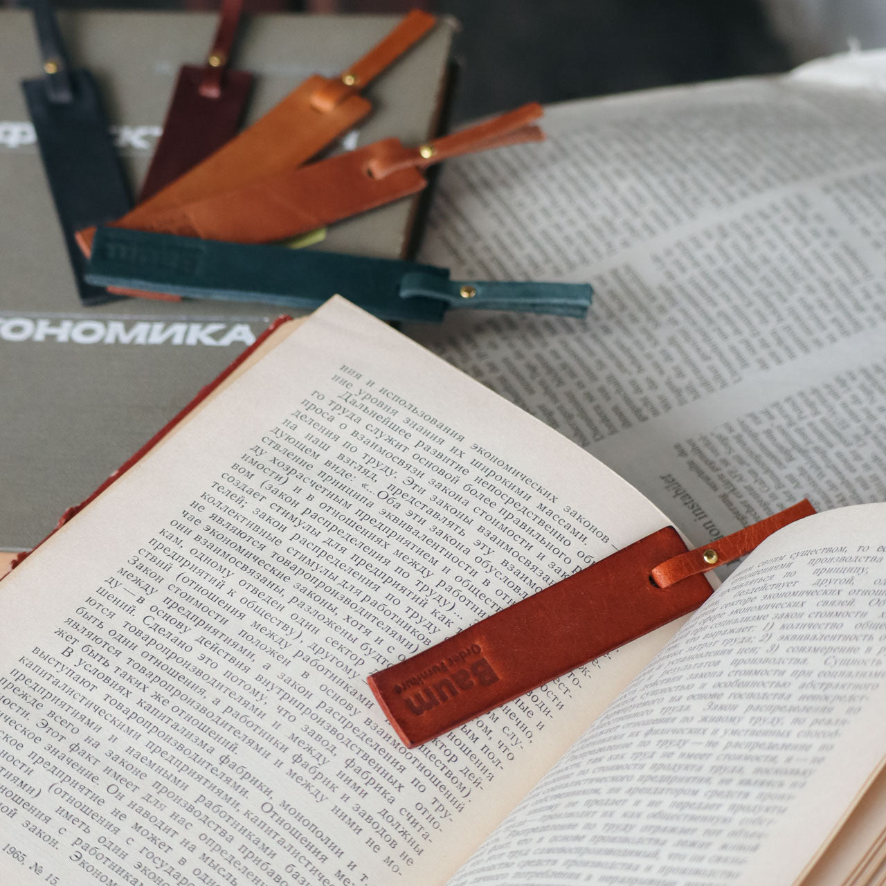 レザーしおり | オーダーメイドのアイアン家具を中心に数多くの