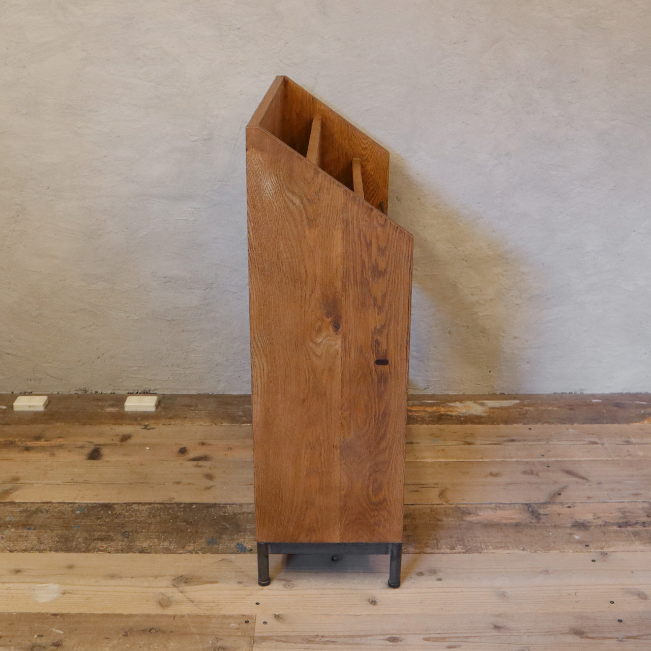 【アウトレットセール30%OFF】Cool Magazine Shelf - Oak(Dark Brown)